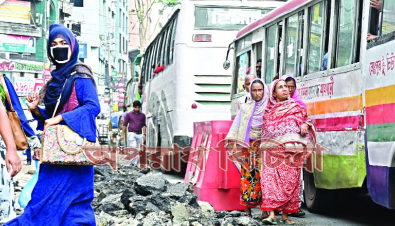 রাস্তা খোঁড়াখুঁড়িতে মানা হচ্ছে না কোনো ধরনের নিয়মনীতি