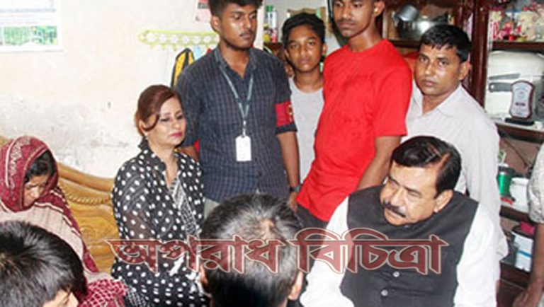 নৌমন্ত্রী বলেছেন, তিনি অন্য একটি প্রসঙ্গে হেসেছিলেন
