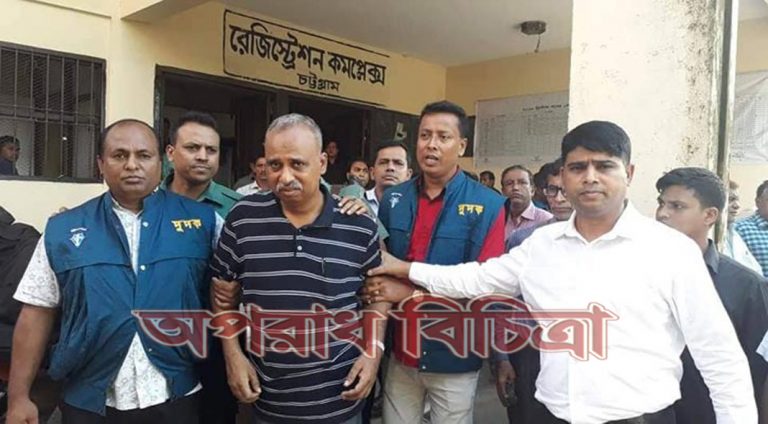 সদর রেজিস্ট্রি অফিসে দুদক কর্মকতা পরিচয় দিয়ে চাঁদাবাজির সময় একজন গ্রেফতার