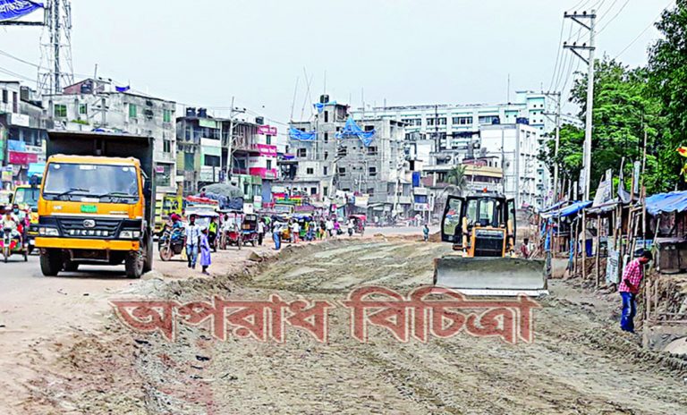 চার লেনের কাজ চলায় এক লেনে যাতায়াত,দুর্ভোগ এবারও সঙ্গী হতে পারে বাড়িফেরাদের