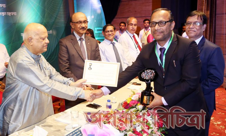 সর্বোচ্চ রেমিটেন্স আহরণের জন্য অ্যাওয়ার্ড পেলো ইসলামী ব্যাংক