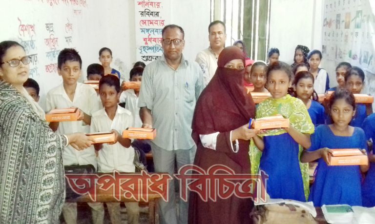 লক্ষ্মীপুরে অধ্যক্ষ এম এ সাত্তার ট্রাস্টের উদ্যোগে শিক্ষার্থীদের মাঝে নাস্তা বিতরণ