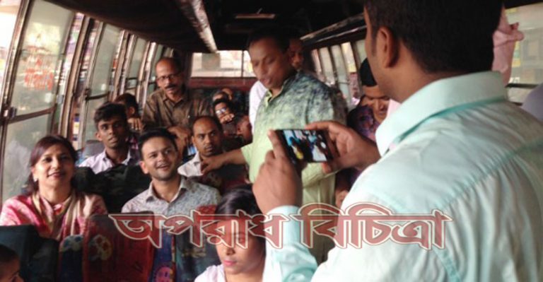 অফিস শেষে পাবলিক বাসে বাসায় ফিরলেন তথ্য প্রতিমন্ত্রী তারানা হালিম