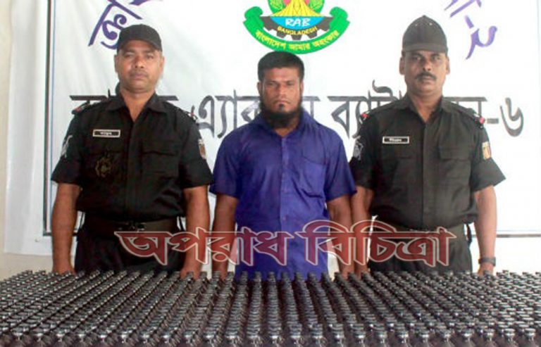 র‌্যাবের অভিযানে ট্রাকসহ ৯৫০ বোতল ফেনসিডিল উদ্ধার
