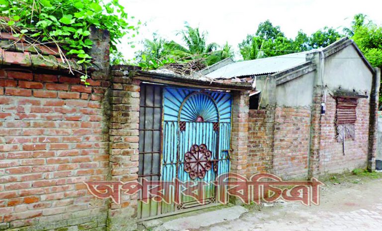 আর্সেনিকের ভয়ে বাড়ী ছাড়া রোকেয়া বেগম আরো অনেকে