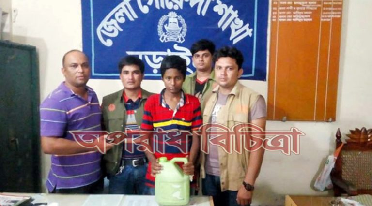 প্রথমে মধু বলে দাবি করলেও পরে প্রমাণ হয় এগুলো ফেনসিডিল