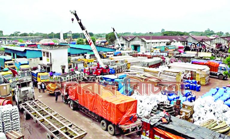 অব্যবস্থাপনায় ব্যবসায়ীরা আমদানি-রপ্তানি বাণিজ্যে আগ্রহ হারাচ্ছে