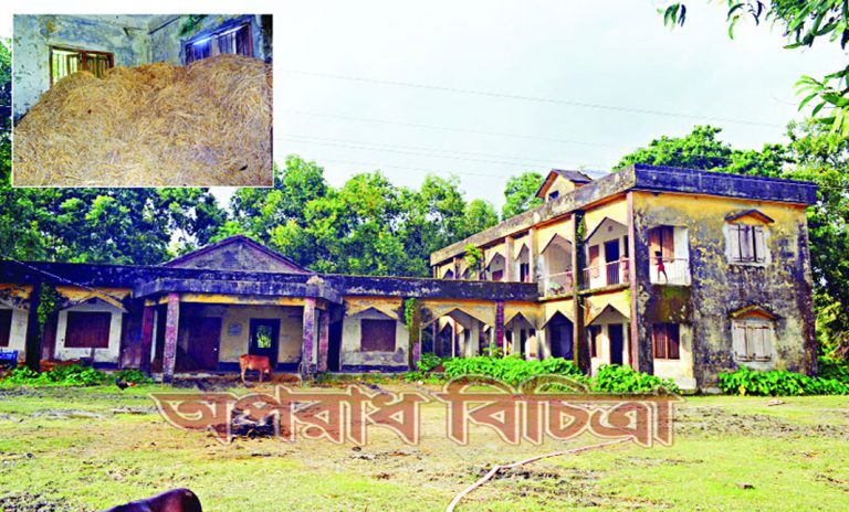 অর্ধকোটি টাকা ব্যয়ে ভবনটি নির্মাণের পর থেকে পরিত্যক্ত অবস্থায় পড়ে রয়েছে