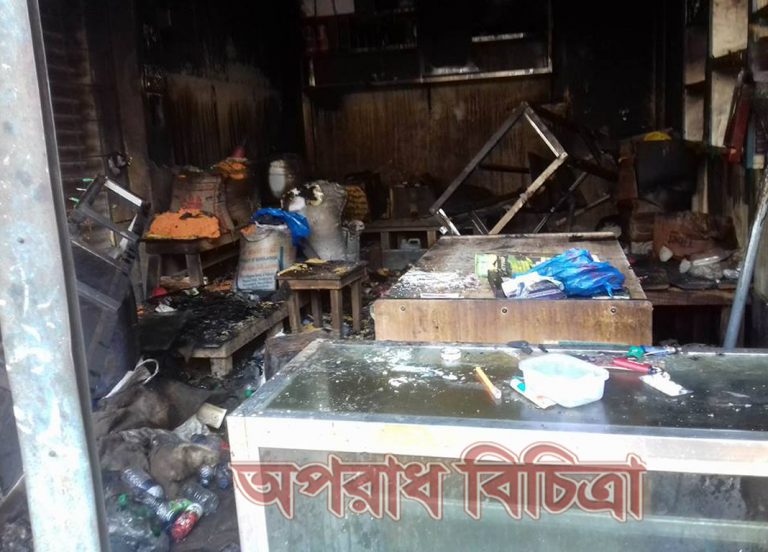 দুর্বৃত্তদের আগুনে নি:স্ব জসিম