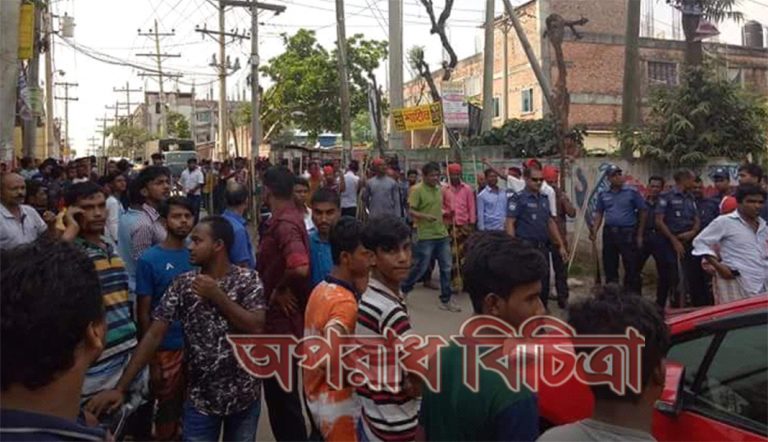সাভারে আদালতের নির্দেশে পুলিশের উচ্ছেদ অভিযানে পৌর আওয়ামী লীগ নেতার বাধা