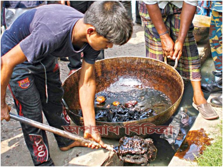 কারখানায় অভিযান চালিয়ে দুই লাখ টাকা জরিমানা