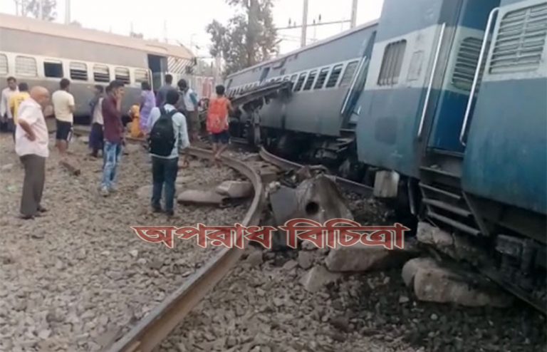 যাত্রীবাহী ট্রেন লাইনচ্যুত হয়ে কমপক্ষে ৭জন যাত্রী নিহত