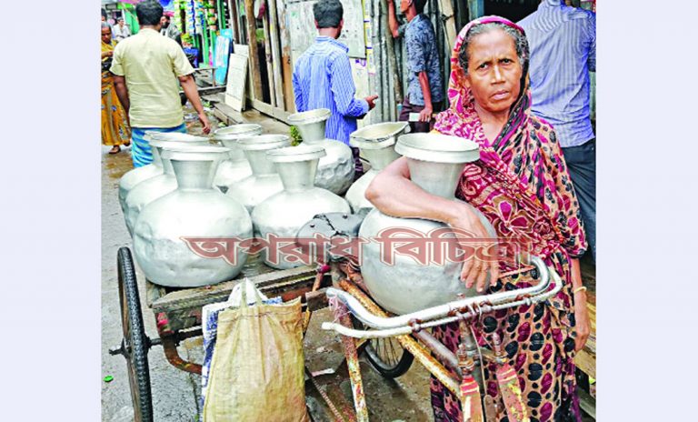 সকালের খাবার দুপুরে, আবার দুপুরের খাবার রাতে খেতে হয়