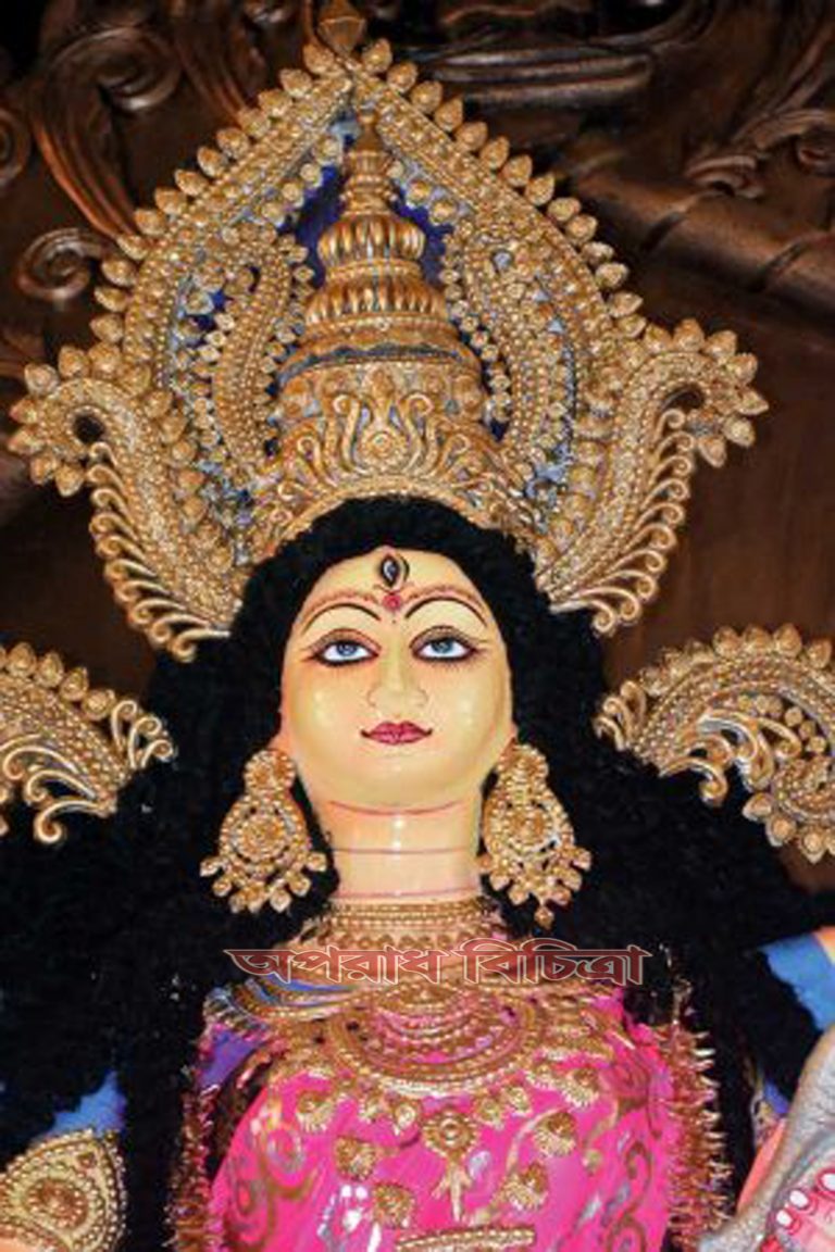 মহাষষ্ঠীর মধ্য দিয়ে শুরু হচ্ছে হিন্দু সম্প্রদায়ের প্রধানতম ধর্মীয় উৎসব শারদীয় দুর্গাপূজা