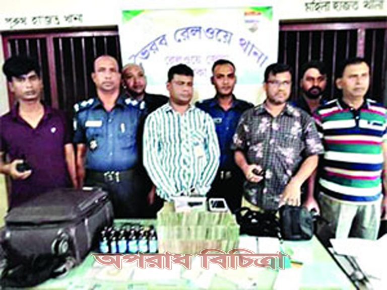 মাদক ও নগদ টাকাসহ চট্টগ্রামের কারা পরিদর্শক আটক