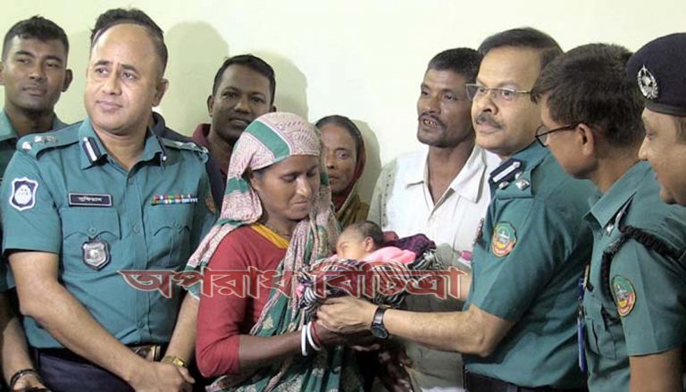 মায়ের কোলে ফিরল নবজাতক