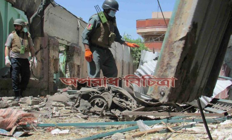 রাস্তার পাশে পেতে রাখা  গ্রেনেড বিস্ফোরণে এই নিহতের ঘটনা ঘটে