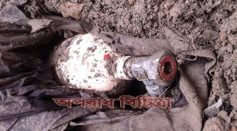 কবরস্থান থেকে দুটি গ্যাস সিলিন্ডার উদ্ধার