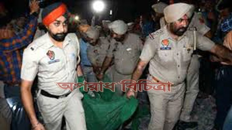রাবণের কুশপুত্তলিকায় আগুন দেওয়ার সময় চলন্ত ট্রেনের নীচে পড়ে ৬১ জন নিহত