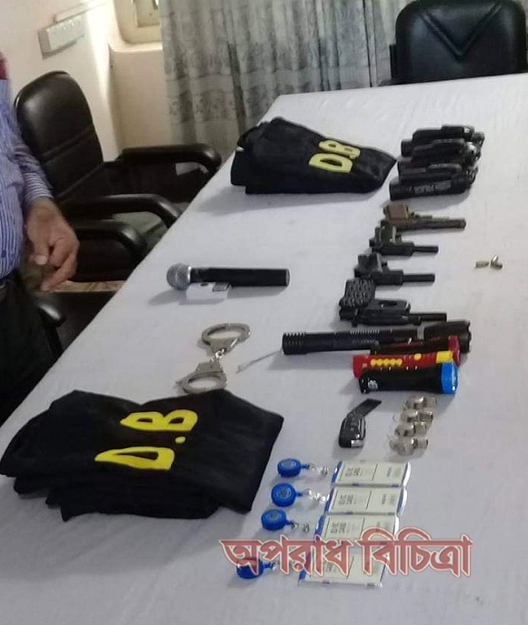 রূপসায় ডিবি পরিচয়ে ডাকাতির চেষ্টা, আটক ১০