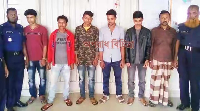 রাজাপুরে ৬ মাদক ব্যবসায়ী আটক