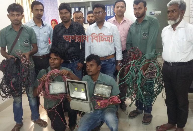 সিদ্ধিরগঞ্জ বিদ্যুৎ অফিসের অভিযান অবৈধ সংযোগ বিচ্ছিন্ন