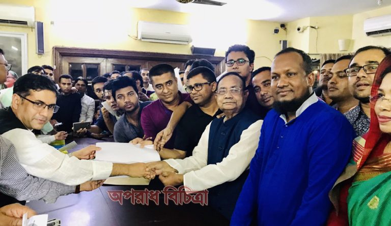 দলীয় মনোনয়ন পত্র জমা দিলেন রেলপথ মন্ত্রী মুজিবুল হক
