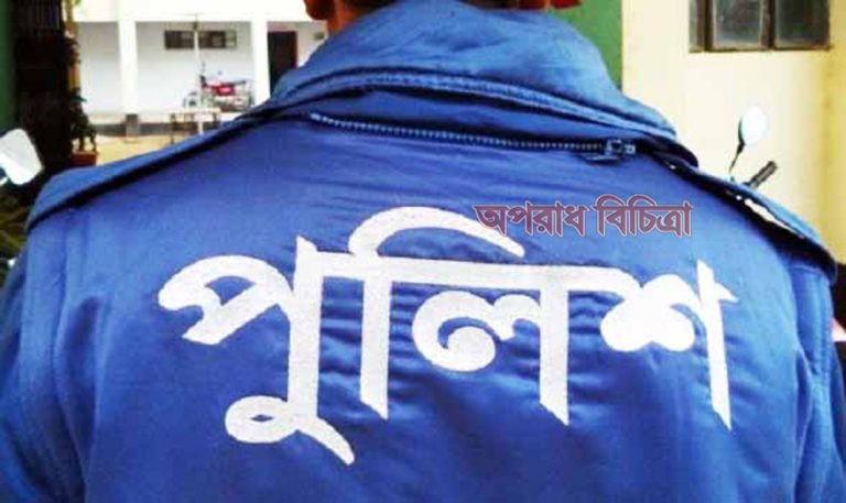 দিনেরবেলা চলাচল নিষিদ্ধ লরি-কাভার্ড ভ্যানের বিরুদ্ধে ব্যবস্থা নিচ্ছেনা ট্রাফিক পুলিশ