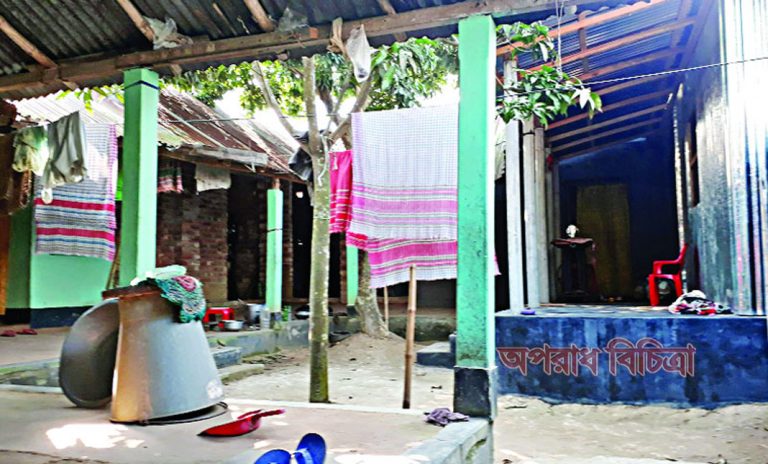 বগুড়ার শাজাহানপুরে সচ্ছল ব্যক্তিদের ঘর বরাদ্দ দেওয়ার অভিযোগ