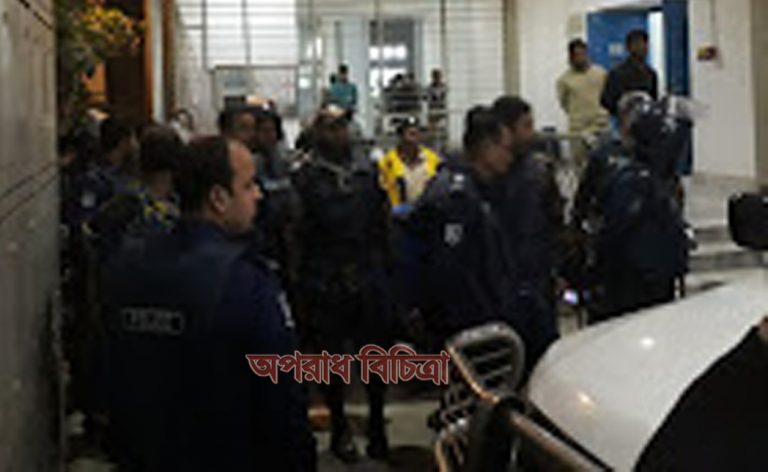 বেতন বৃদ্ধির দাবিতে সাভারে ১০টি পোশাক কারখানার এিমুর্খী সংঘর্ষ