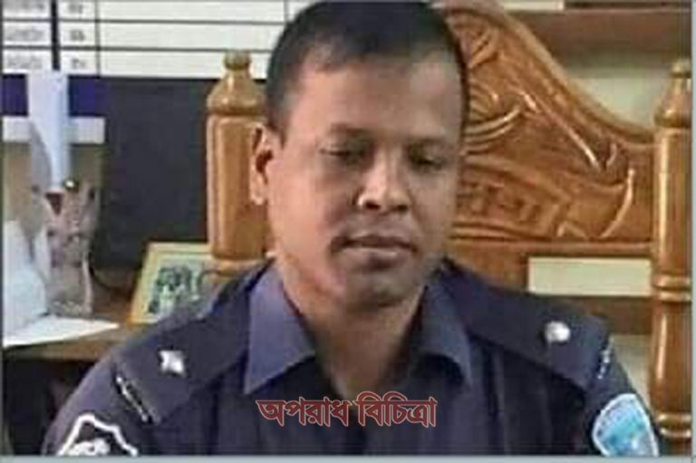 পটিয়া থানার ওসির ক্ষমতার অপব্যবহার বন্ধে সাংবাদিকদের মানববন্ধন