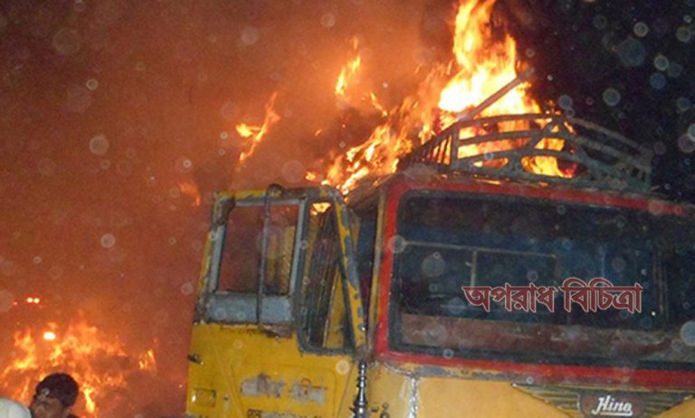 আগুনে পুড়ে ছাই হলো খোয়া বোঝাই ট্রাক