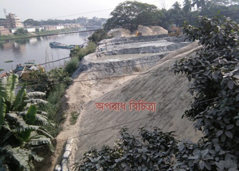 ধামরাইয়ে সড়ক ও জনপথের জায়গা দখল করে অবৈধ বালুর ব্যাবসা রমরমা : প্রশাসন নিরব
