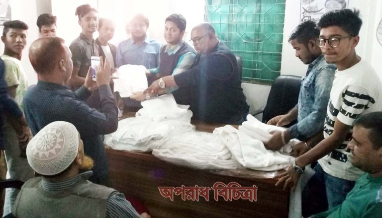 সিদ্ধিরগঞ্জে যুবলীগ নেতাকর্মীদের মাঝে শীতবস্ত্র বিতরণ