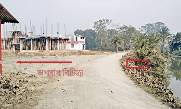মাটি ফেলে ভরে কালভার্টের মুখ বন্ধই করে দিলেন পৌর কাউন্সিলর
