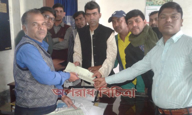 রৌমারীতে উৎসব মুখর পরিবেশের মধ্য দিয়ে মনোনয়নপত্র জমা