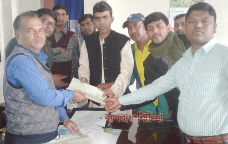 রৌমারীতে উৎসব মুখর পরিবেশের মধ্য দিয়ে মনোনয়নপত্র জমা