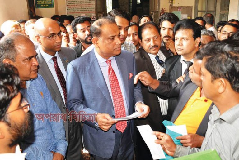 ভূমি মন্ত্রী সতর্ক করলেন কর্মকর্তাদের