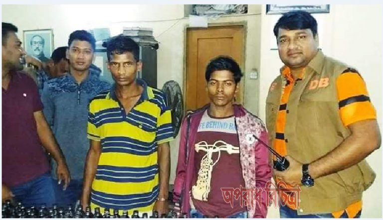 সাভারে গোয়েন্দা পুলিশের অভিযানে ফেনসিডিলসহ দুই মাদক ব্যবসায়ী গ্রেপ্তার