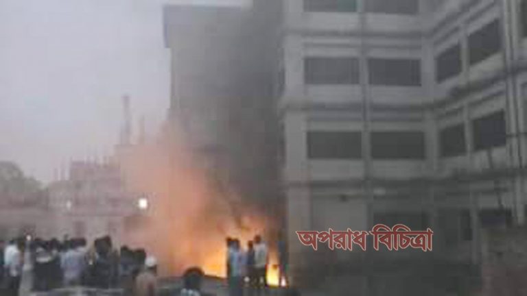 আশুলিয়ার করিমসুপার মার্কেটে আন্ডারগ্রাউন্ডের থাকা সুতার গুদামে অগ্নিকাণ্ড