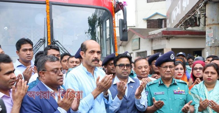 মেয়র আতিকুল ইসলাম বিআরটিসির চারটি ডাবল ডেকার বাসের উদ্বোধন করেন