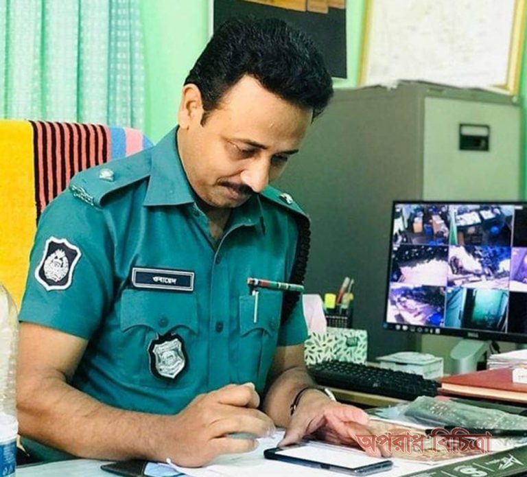 সৎ আদর্শবান অফিসার হালিশহর থানার ওসি এস এম ওবায়েদুল