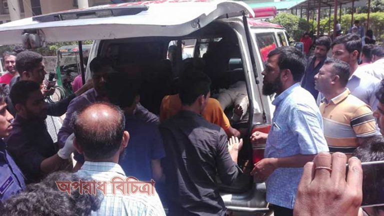 পরীক্ষার্থীকে আগুন দিয়ে পুড়িয়ে হত্যার চেষ্টা