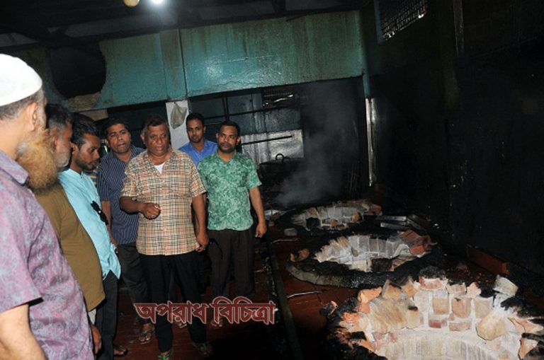 রাজমহলের কারখানার নোংরা পরিবেশ, ৫০ হাজার টাকা জরিমানা