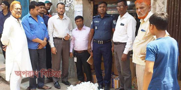 প্রিন্টিং প্রেস কারখানার আড়ালে তৈরি হচ্ছে আইসক্রিম