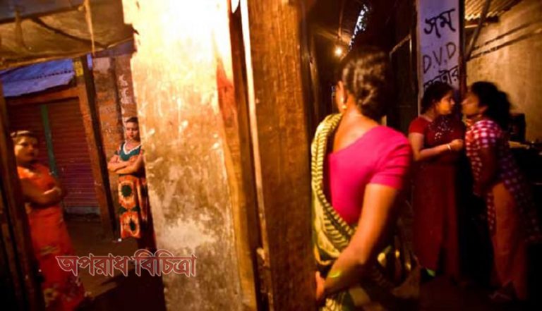 কী করে মা এমন পথে মেয়েকে নামাতে পারেন