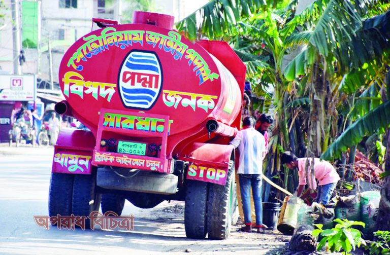 শীতলক্ষ্যায় পদ্মা ও মেঘনা অয়েলের ডিপো ঘিরে সক্রিয় তেলচোর সিন্ডিকেট,তেল চুরিতে জড়িত প্রভাবশালীরা