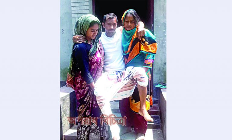 বিনা অপরাধে পুলিশের অমানুষিক নির্যাতনের শিকার রফিক
