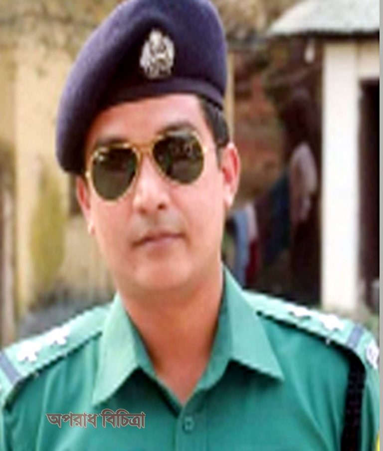 কাভার্ডভ্যান চাপায় পুলিশের এসআই ফরিদ আহম্মেদ নিহত