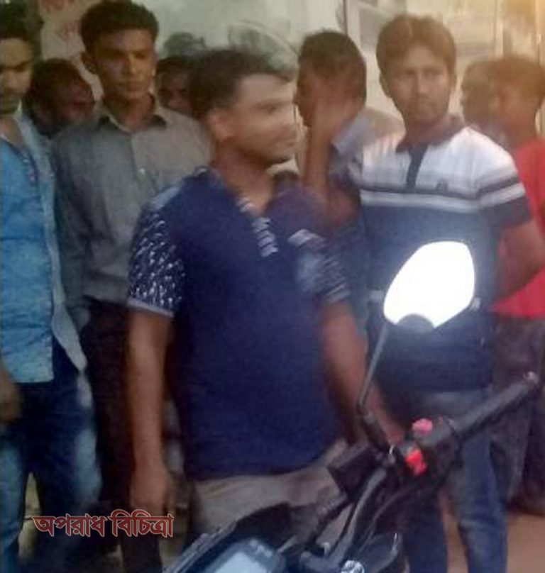 ব্যবসায়ীর টাকা ছিনতাইয়ের চেষ্টা